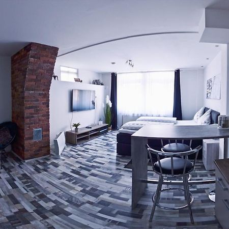 Moderne Wohnung Schwarzwald - In Bester Lage Direkt Am Fluss Bad Wildbad Esterno foto