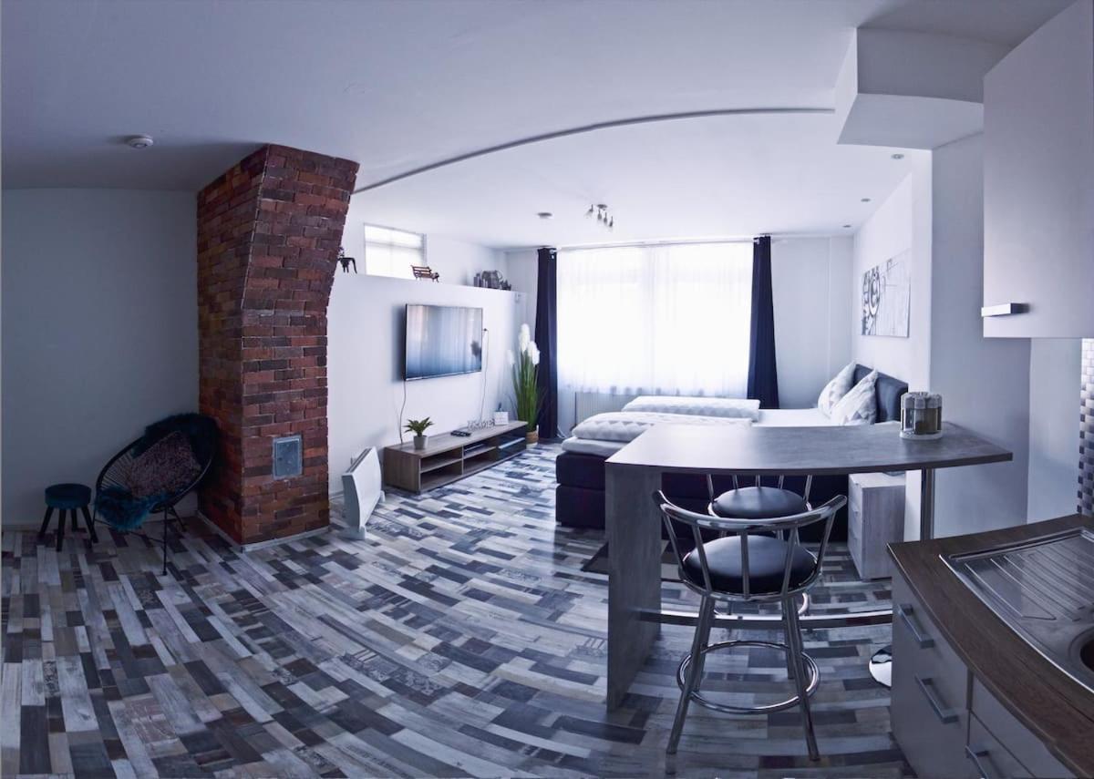 Moderne Wohnung Schwarzwald - In Bester Lage Direkt Am Fluss Bad Wildbad Esterno foto